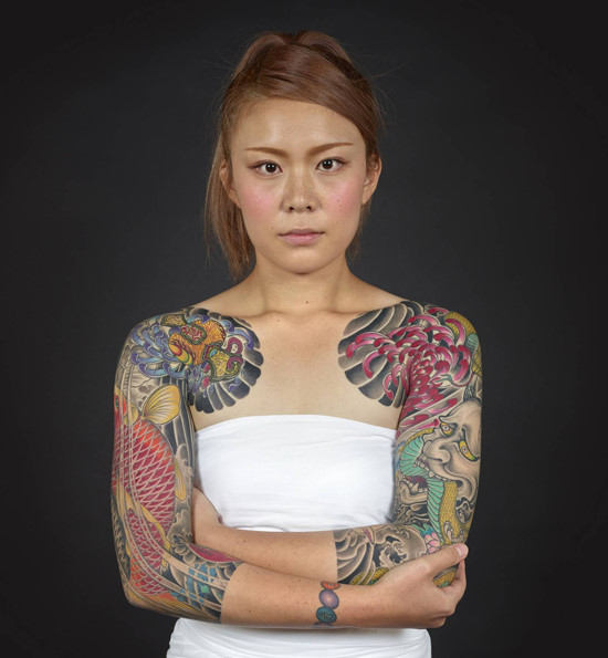 goc-khuat-sau-hinh-xam-yakuza-cuc-dau-don-cua-nu-gioi-nhat-1