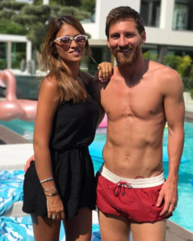 Messi xăm hình môi của Antonella ở vùng nhạy cảm - Ảnh 2.