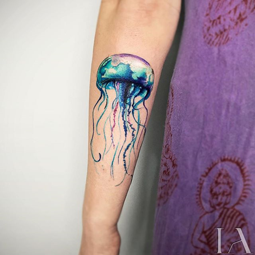 Con sứa xanh biển