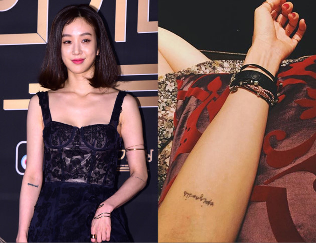 Có vẻ như chị bạn thân Han Ye Seul, “ma nữ” Ryeo Won cũng có hai hình xăm chữ ở khuỷu tay.